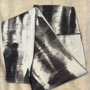 Black and White Abstract Leggings